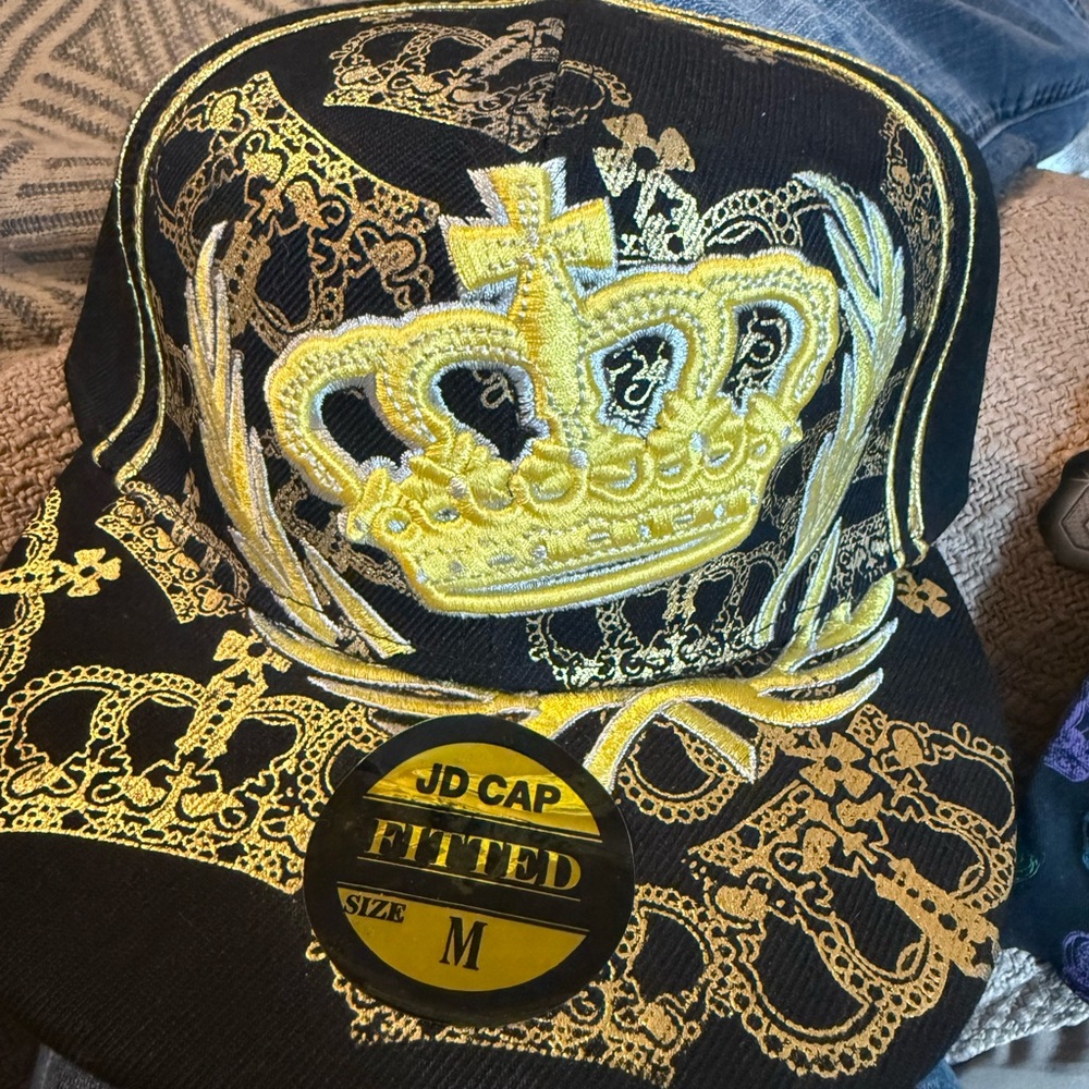 JD Cap Men’s Black & Gold Crown Fitted Hat - Medium